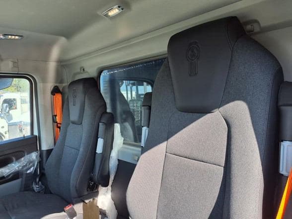 2025 Kenworth T880 image 15