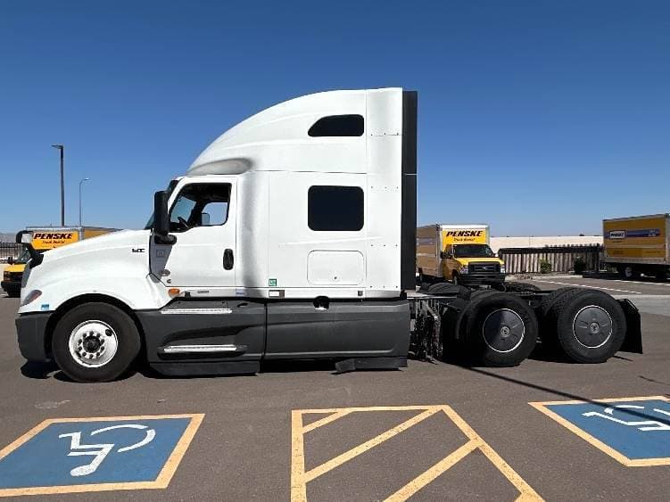 2023 International LT62F image 2