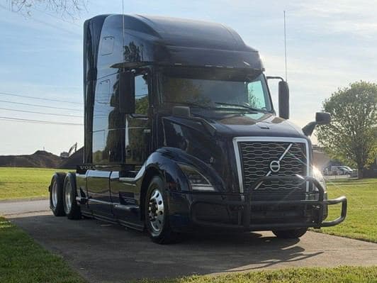 2023 Volvo image 2