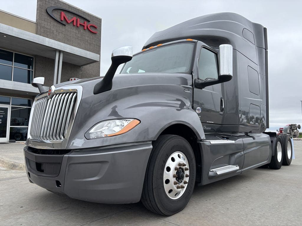 Used 2021 INTERNATIONAL LT625 image 5