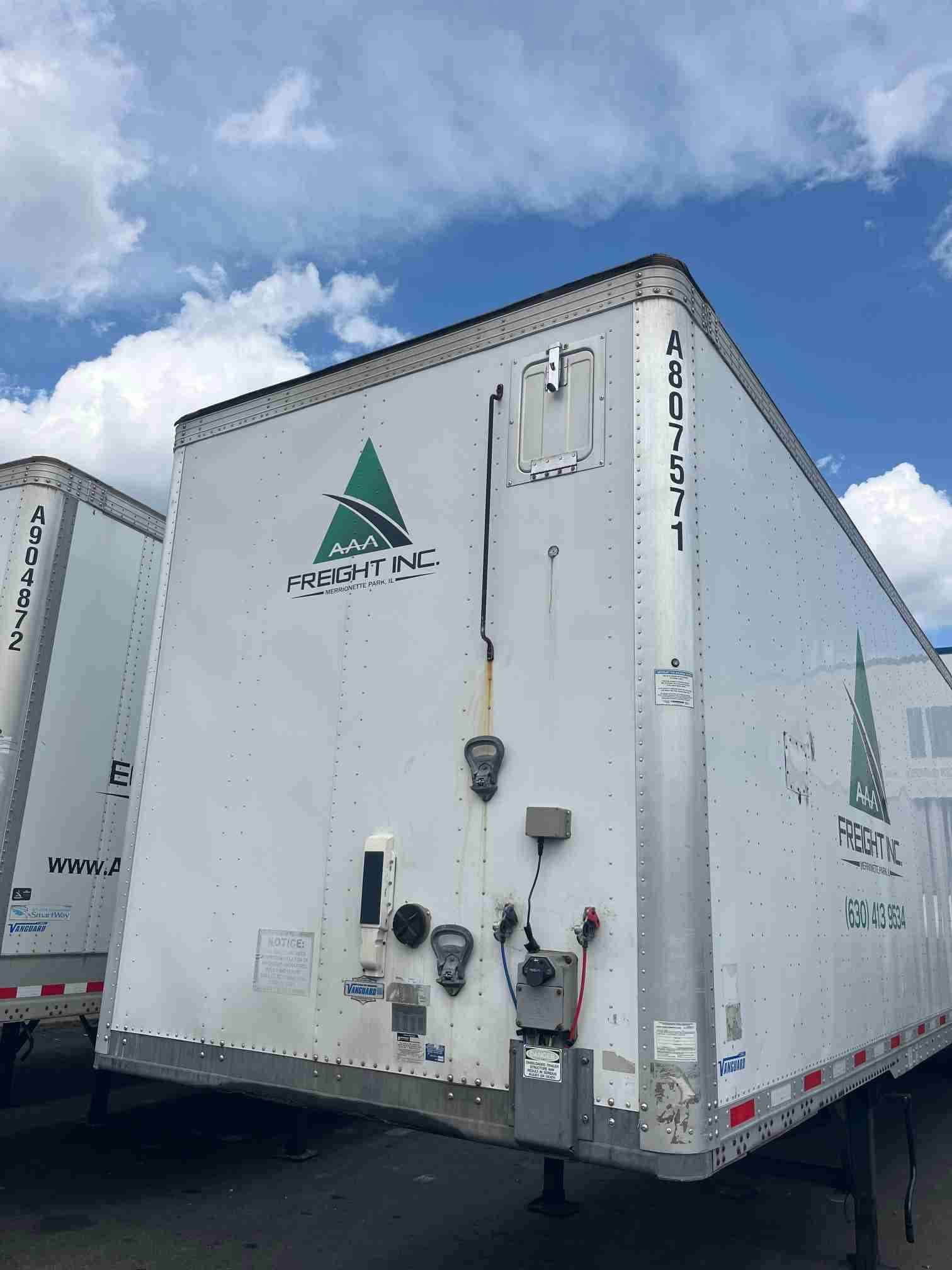 2018 Vanguard 53` Dry Van image 2