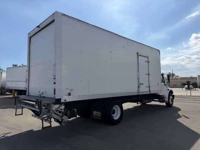 2019 Freightliner M2 image 4