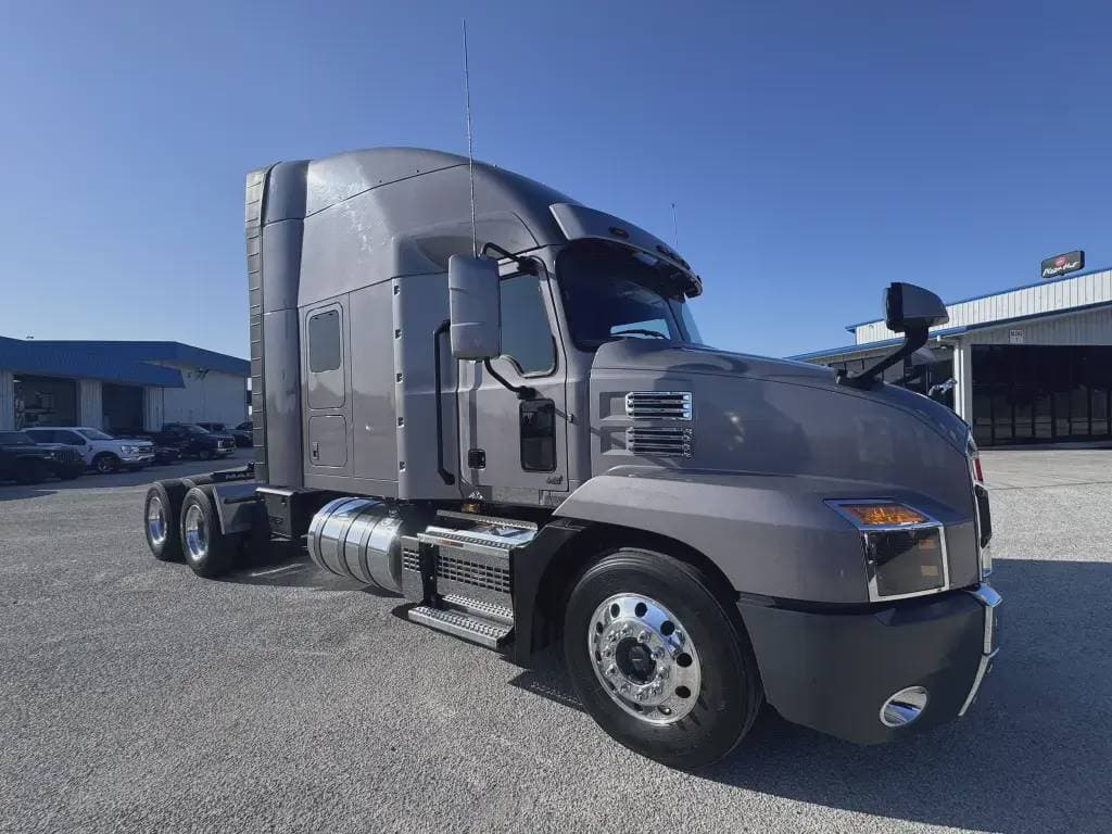 Used 2021 MACK Conventional - Sleeper Truck image 12