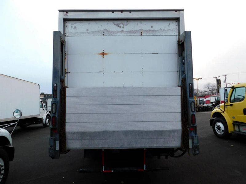 2017 Freightliner M2 106 image 4