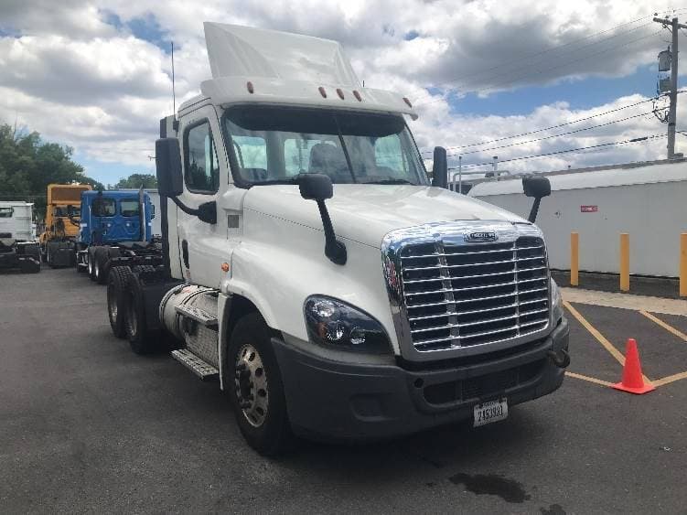 2018 Freightliner Cascadia image 1