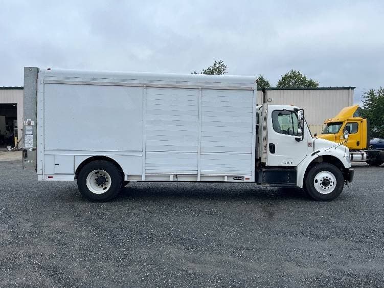 2021 Freightliner M2 image 5