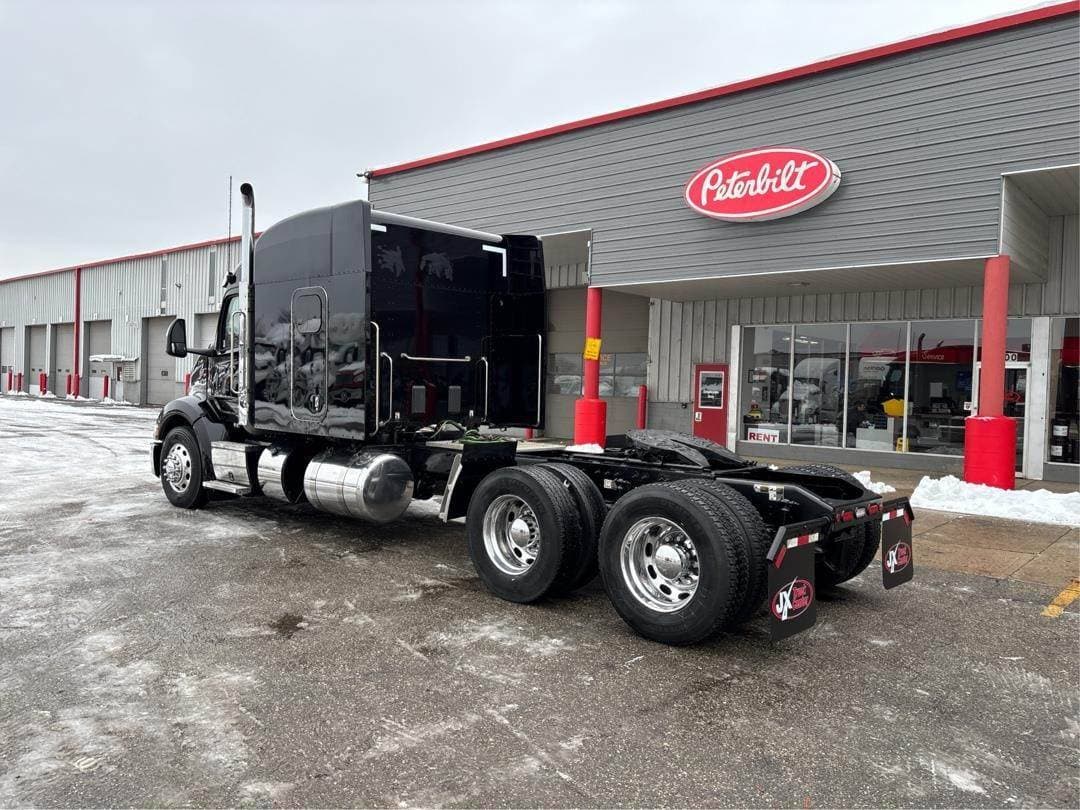 2023 Peterbilt 579 image 3