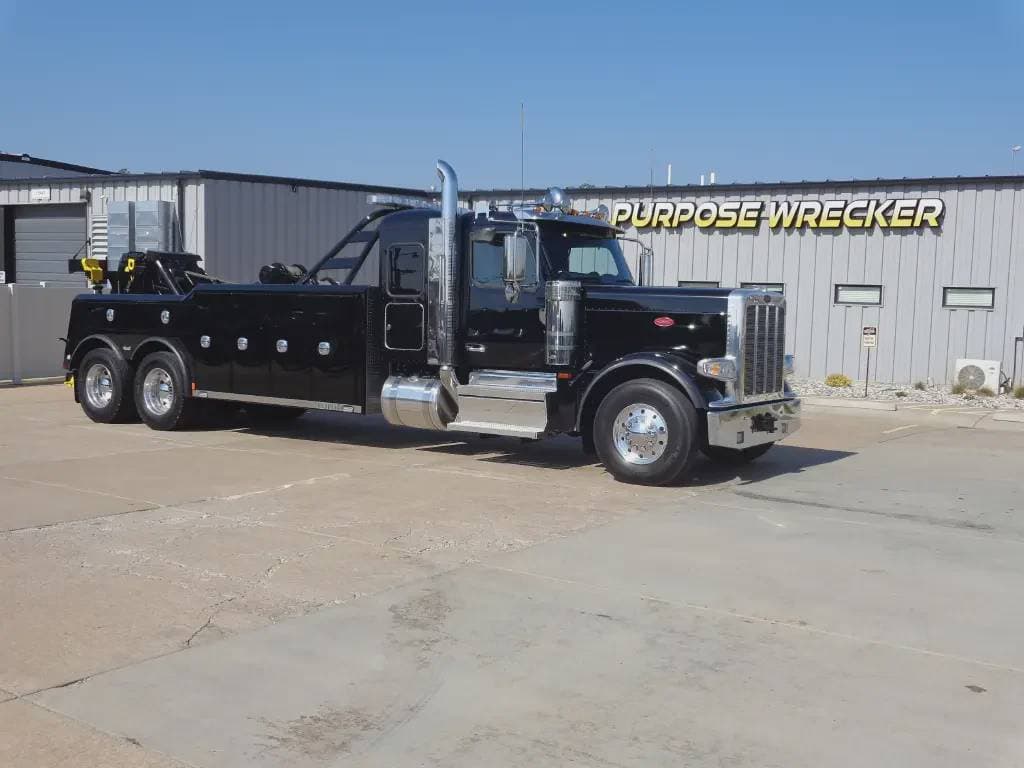 2025 Peterbilt 589 image 2