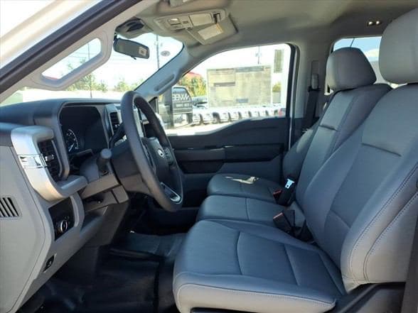 2025 Ford F550 image 13