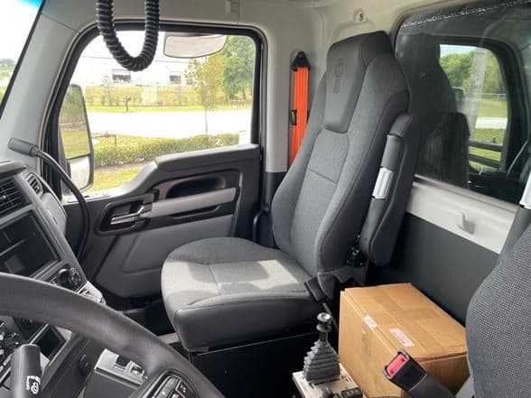 2026 Kenworth T880 image 18