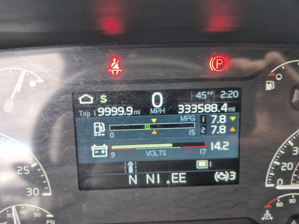 2023 Volvo VNL64T760 image 13