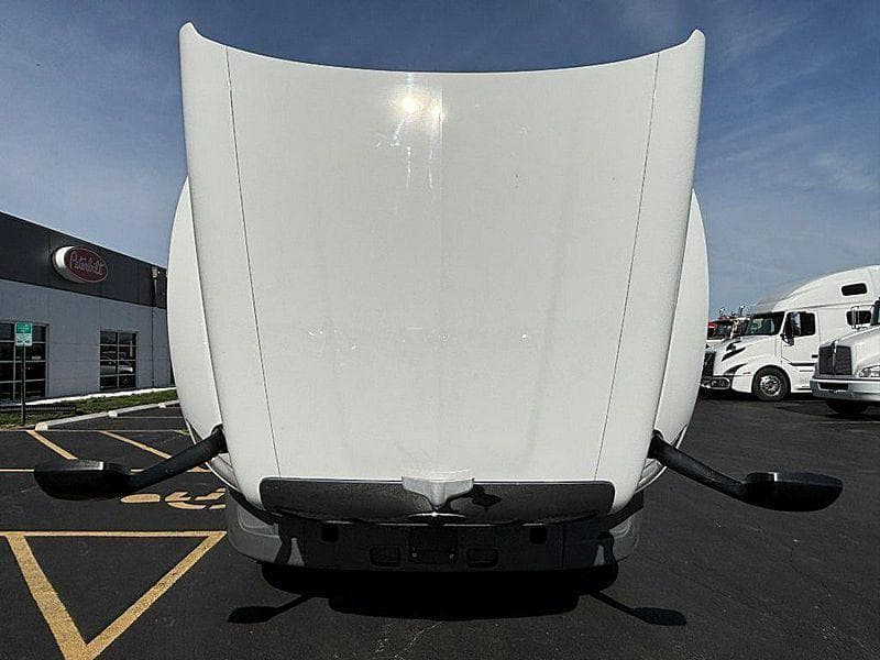 2021 Peterbilt 579 image 8