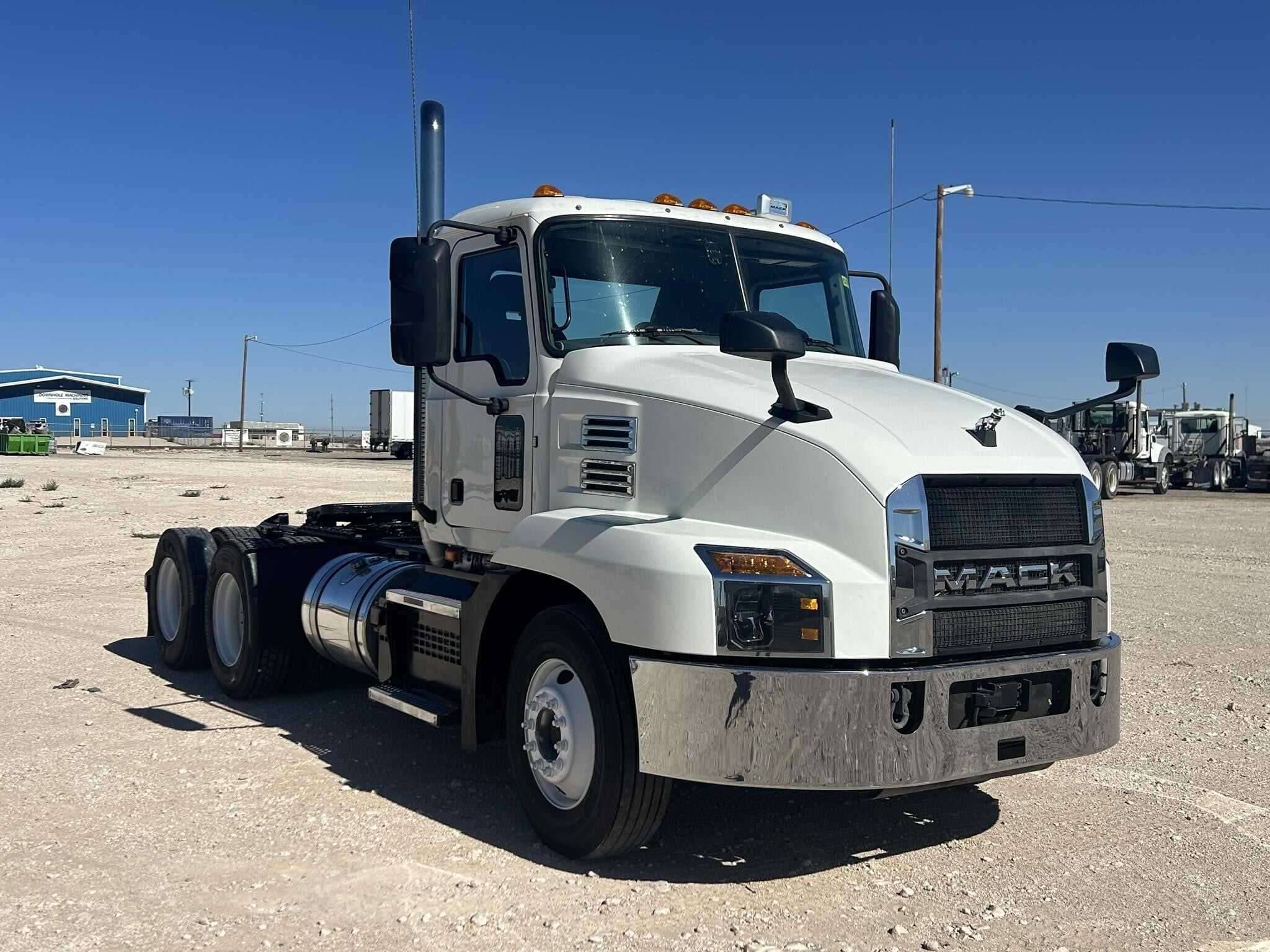 Used 2020 MACK ANTHEM Conventional - Day Cab in Odessa, TX image 2