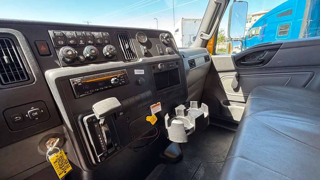Used 2021 INTERNATIONAL MV607 image 8