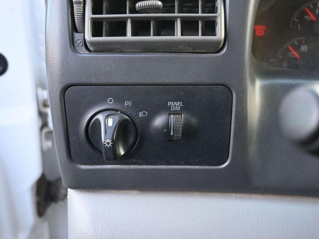 2004 Ford F-650SD XL DRW image 26