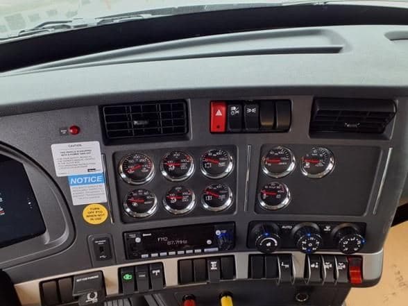 2025 Kenworth T880 image 20