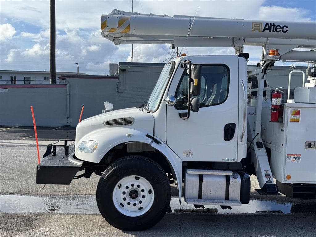 2016 Freightliner M2 106 image 6