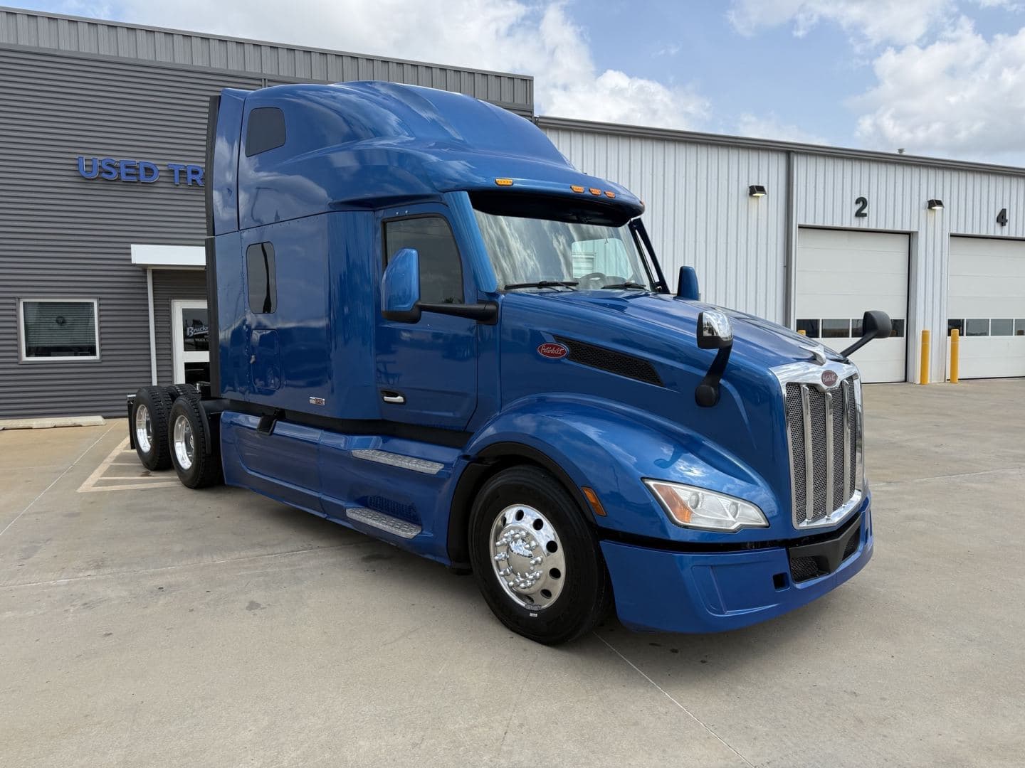 2022 Peterbilt 579 image 4