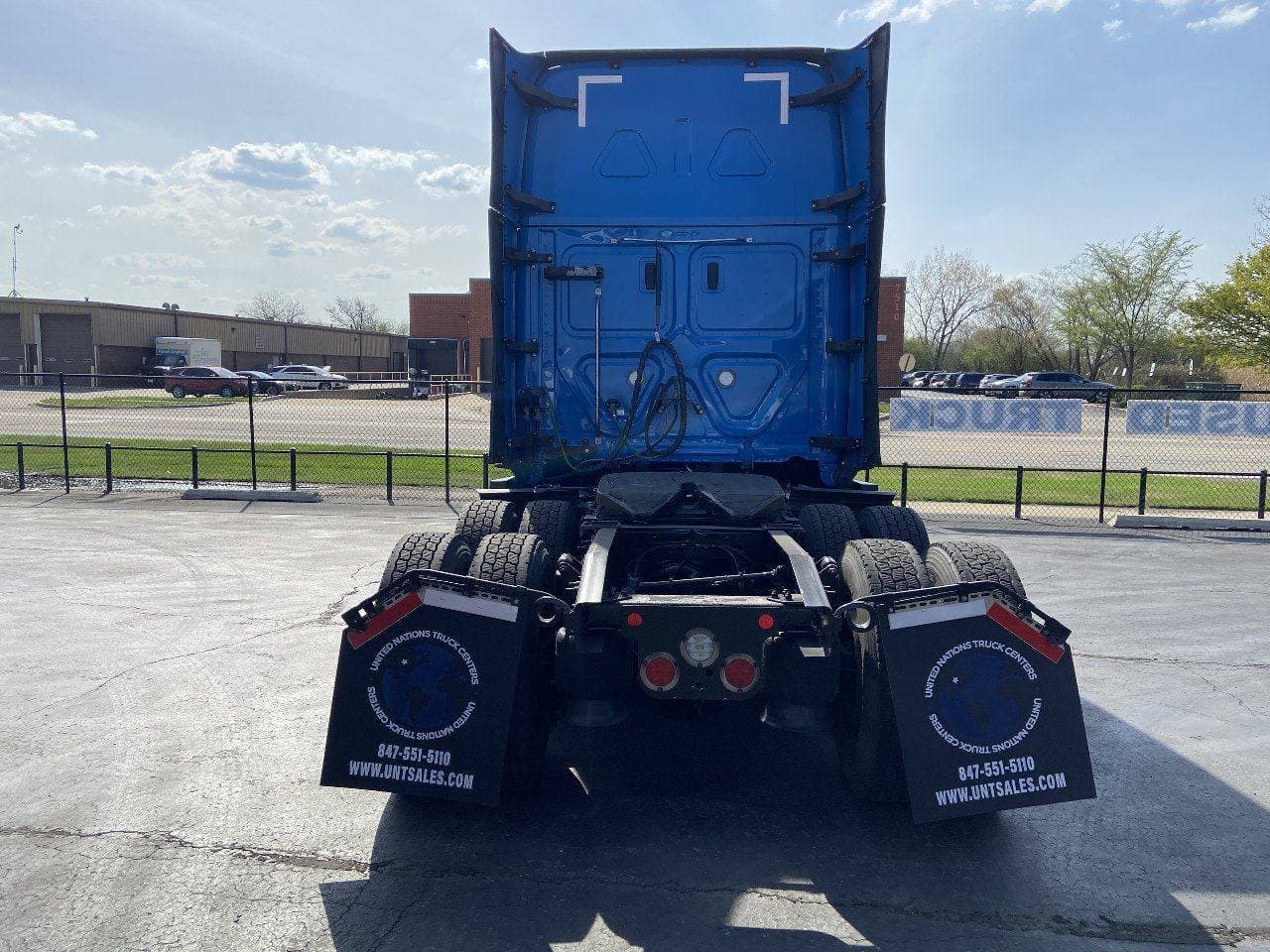 2022 FREIGHTLINER Cascadia CA126 ** Tandem Axle Sleeper image 6