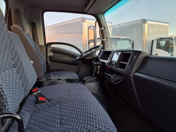 2025 Isuzu NRR image 17