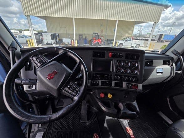 2023 Kenworth T680 image 13