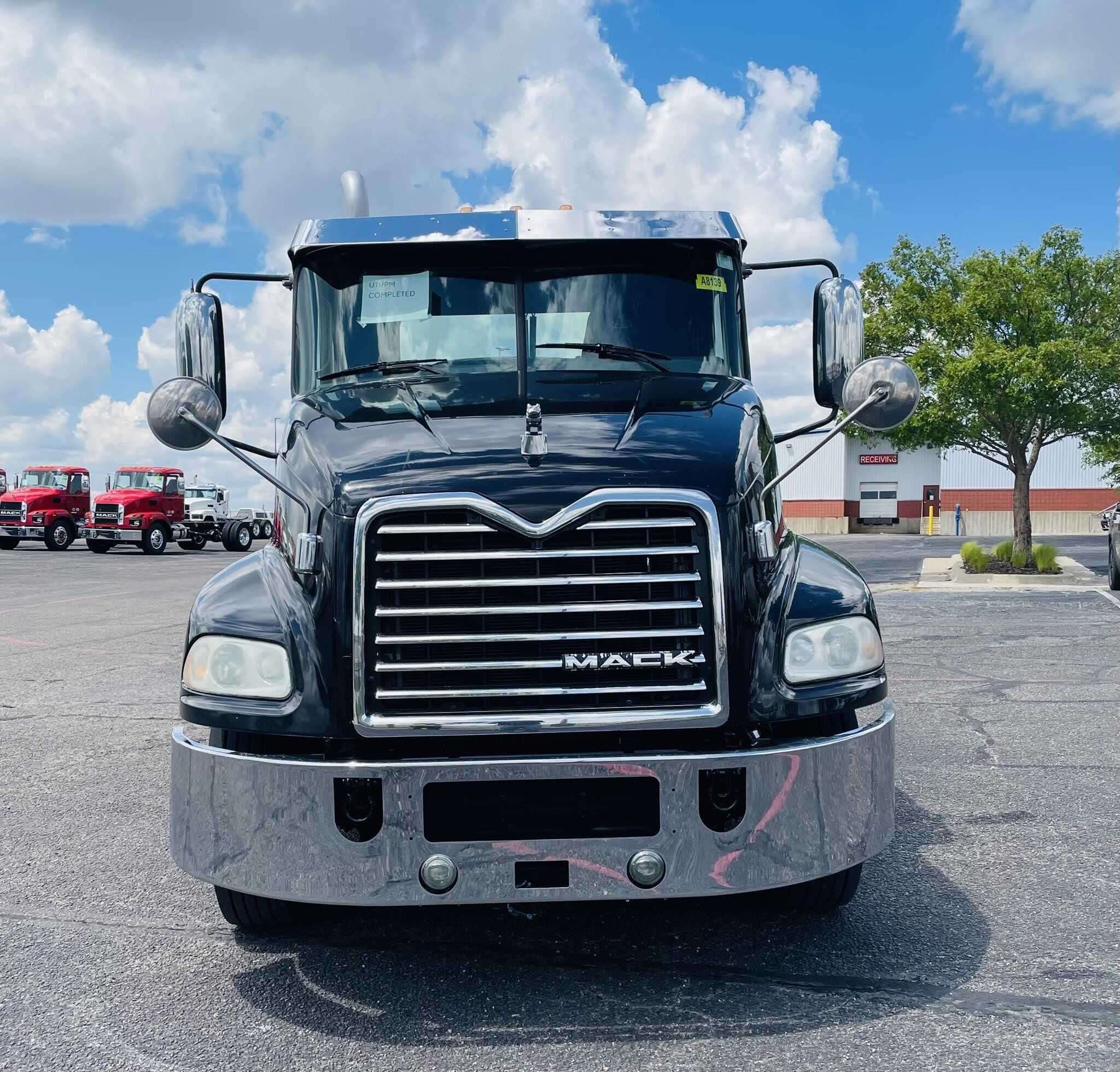 2018 Mack CXU613 Pinnacle image 2