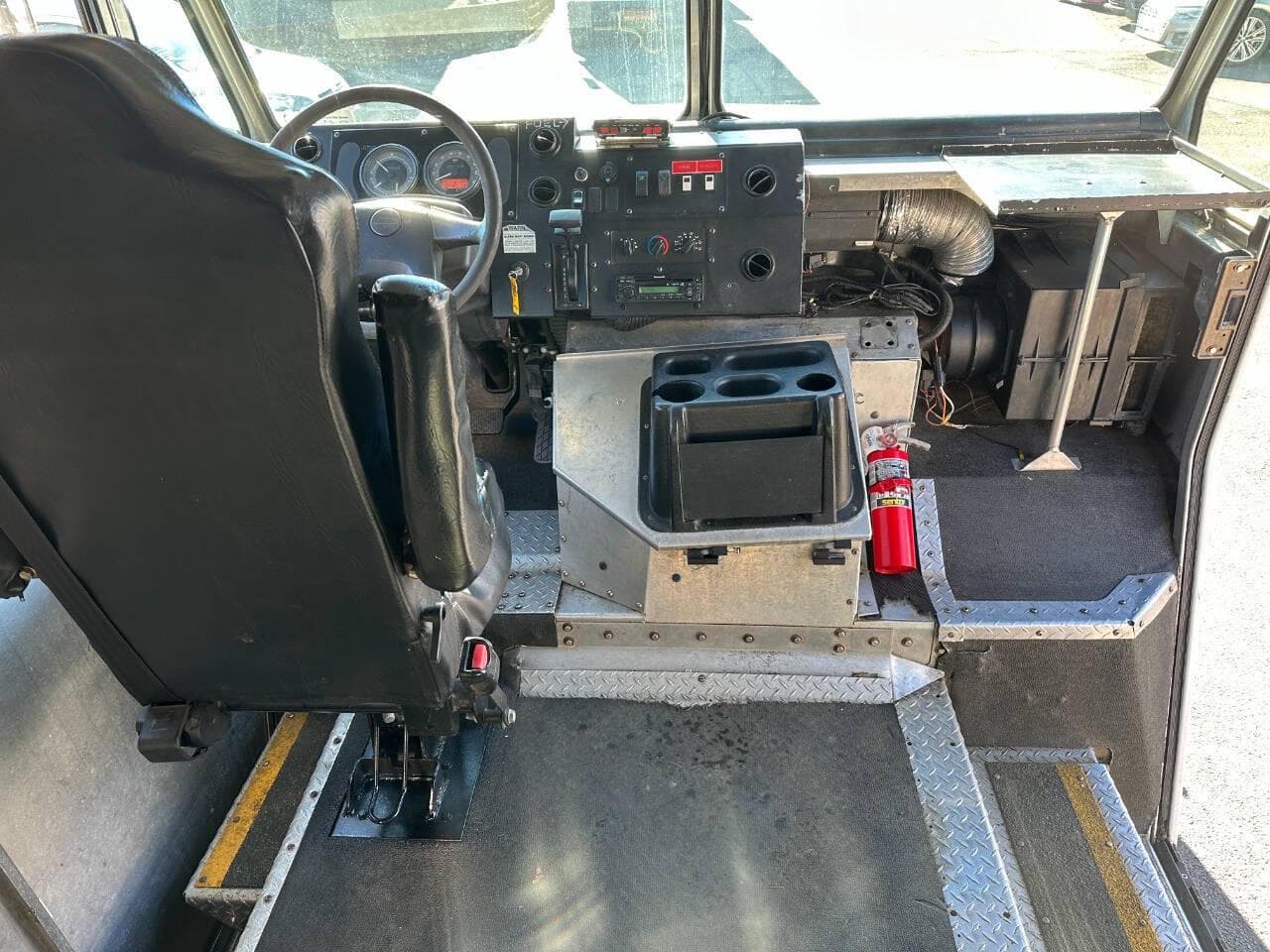 2010 Freightliner MT45 image 17