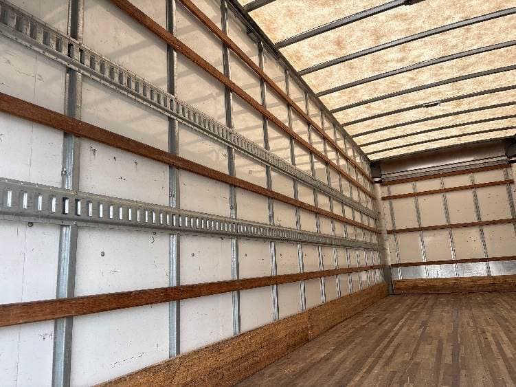 2022 International MV607 Box Truck - 220HP, 6 Speed Automatic, Roll up Door image 11