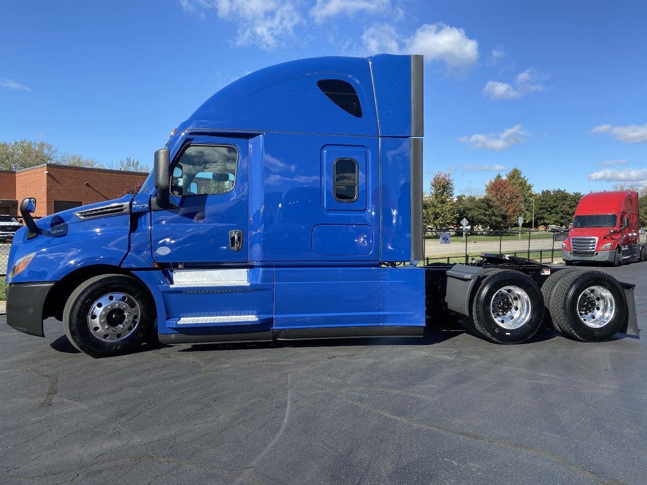 2022 FREIGHTLINER Cascadia CA126 * Tandem Axle Sleeper image 9