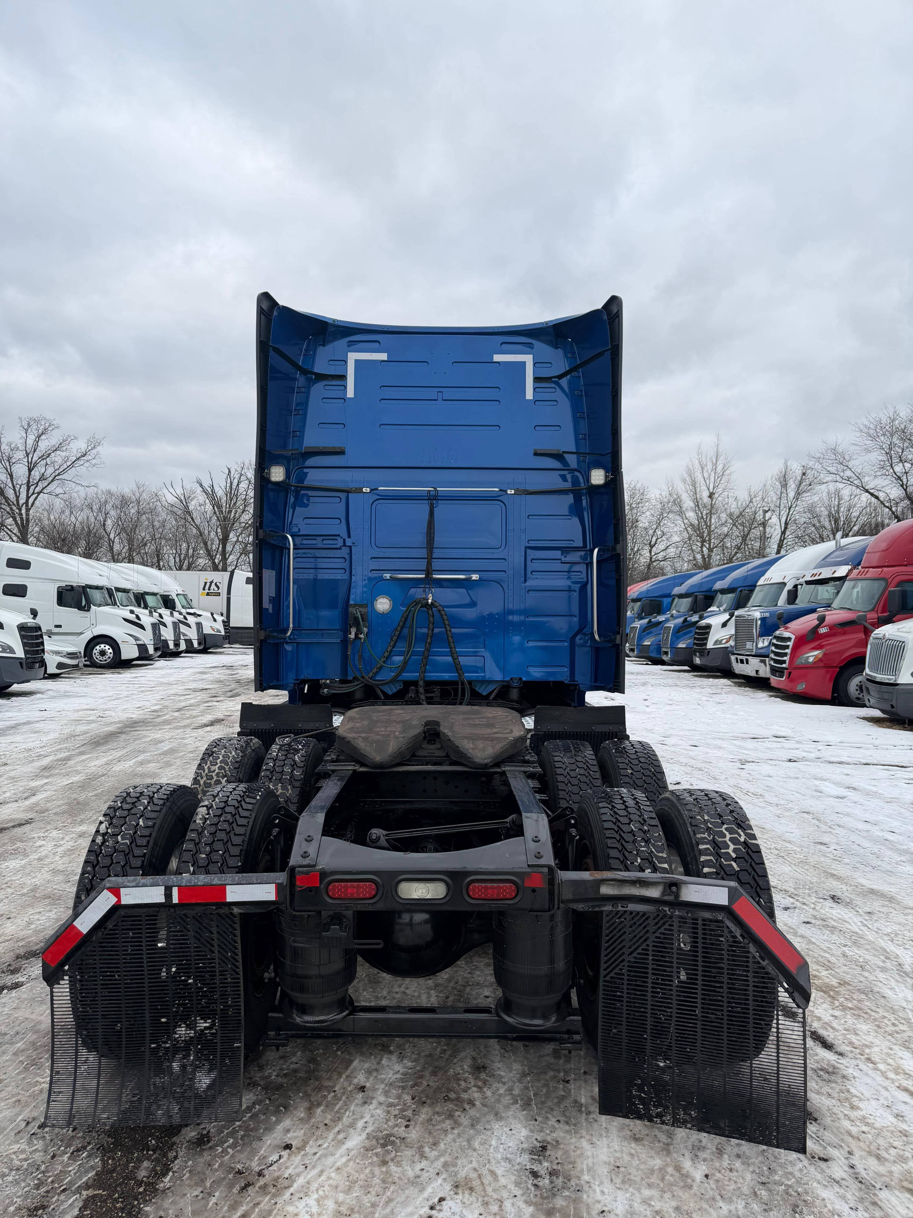 2021 Volvo VNL image 6