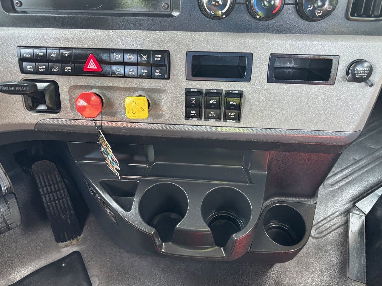 2018 Freightliner Cascadia 126 image 18