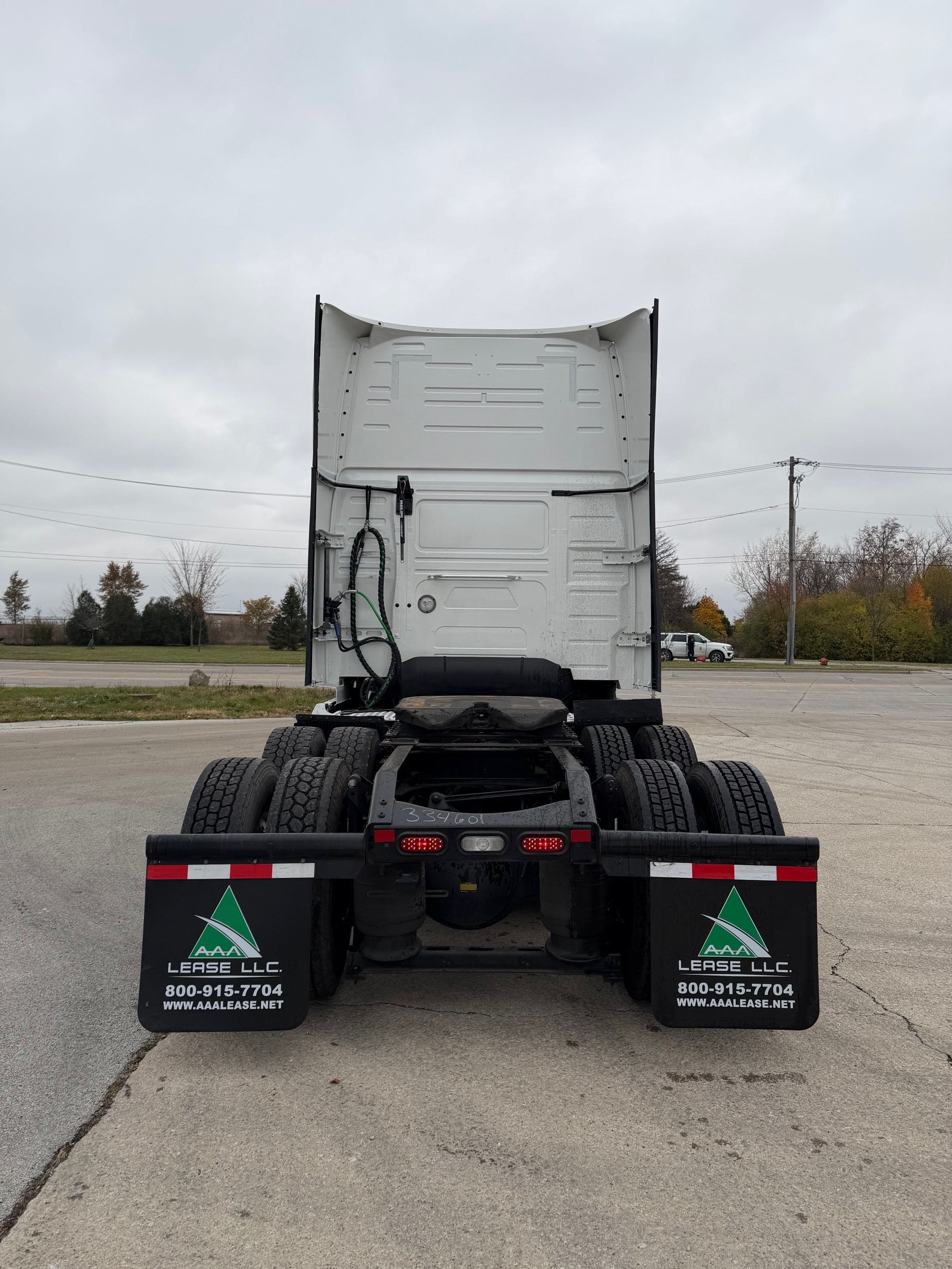 2023 Volvo VNL image 6