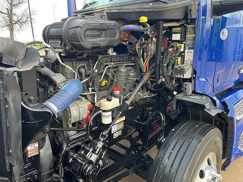 2023 Peterbilt 579 image 6