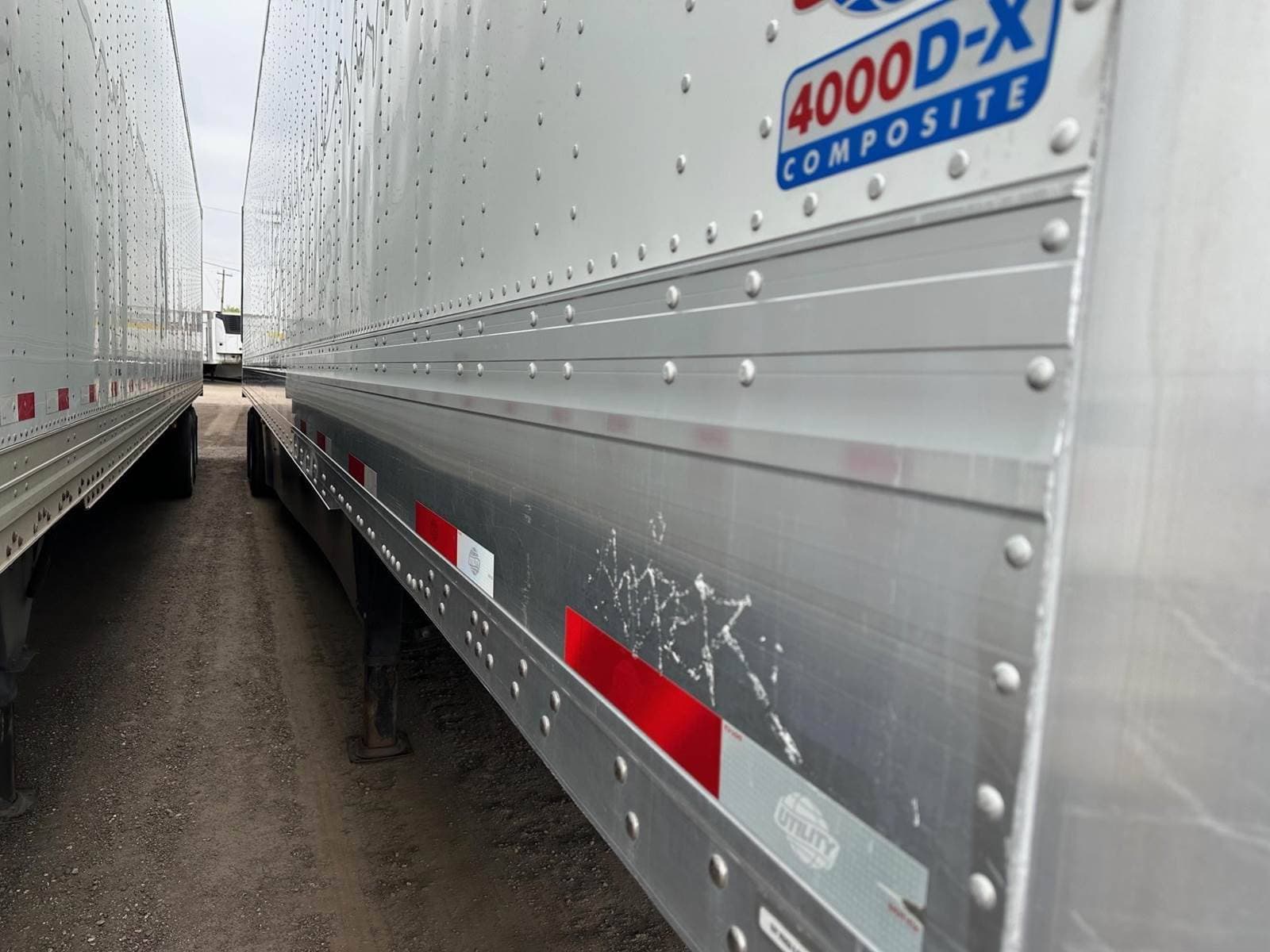 2022 Utility 4000D-X image 3