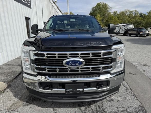 2024 Ford F450 XLT image 3