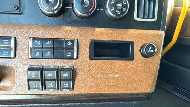 2021 Freightliner Cascadia image 35