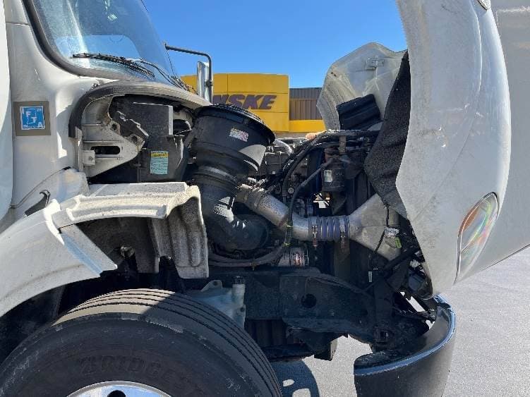 2021 Freightliner M2 image 3