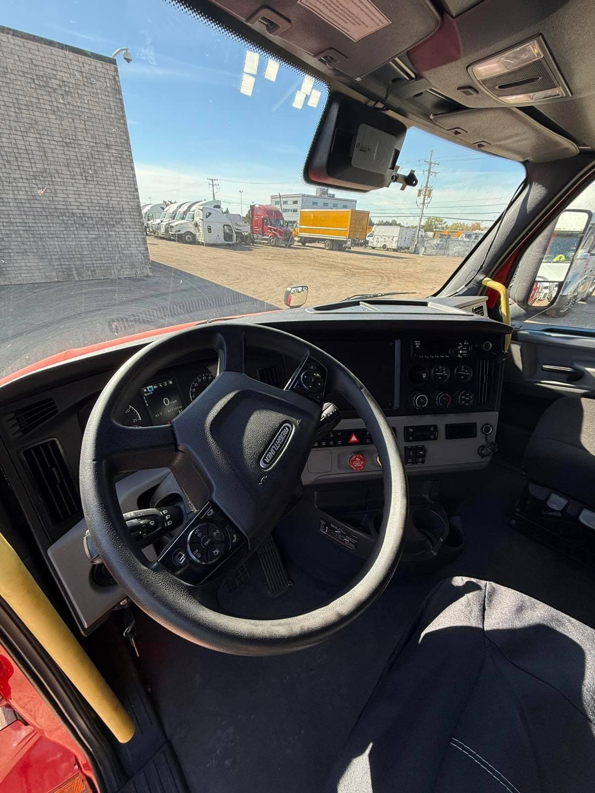 2022 Freightliner Cascadia  image 9