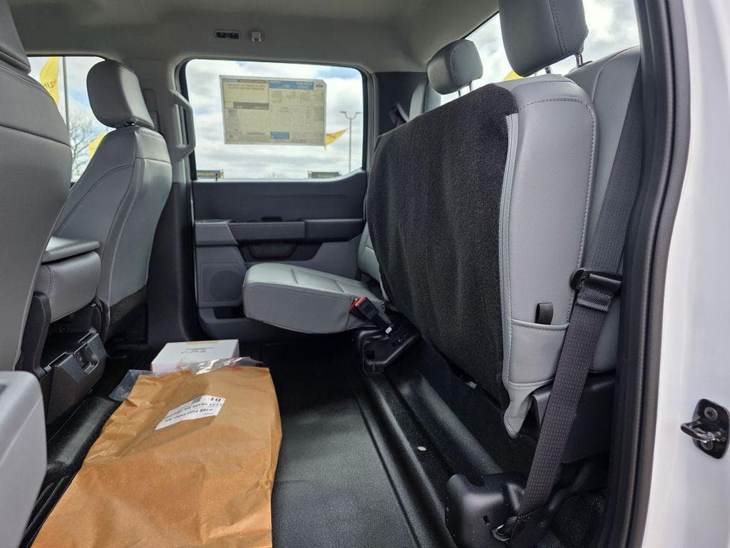 2026 Ford F-450SD XL DRW CAB CHASSIS image 28