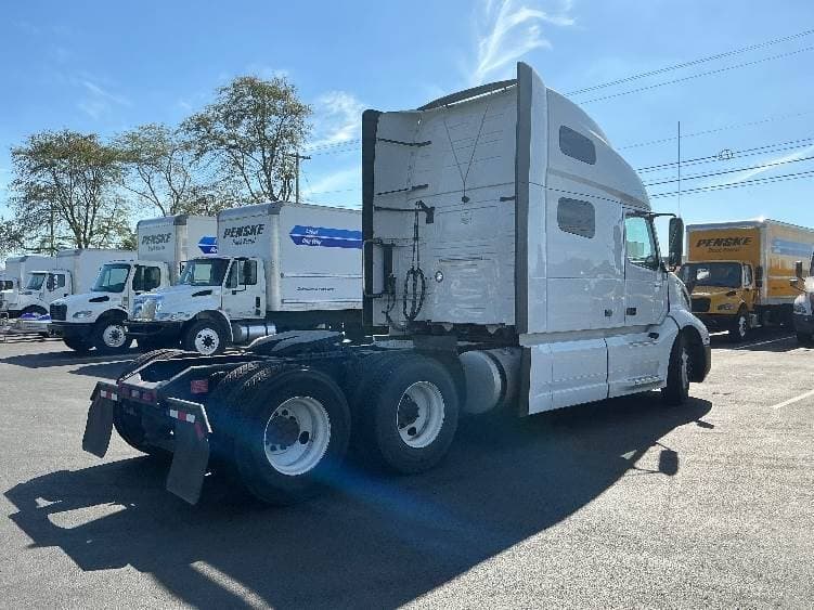 2022 Volvo VNL image 4