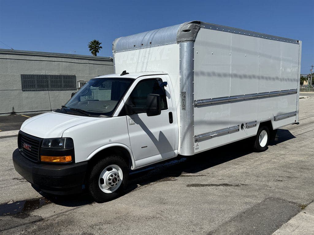 2021 GMC Commercial Vans image 4
