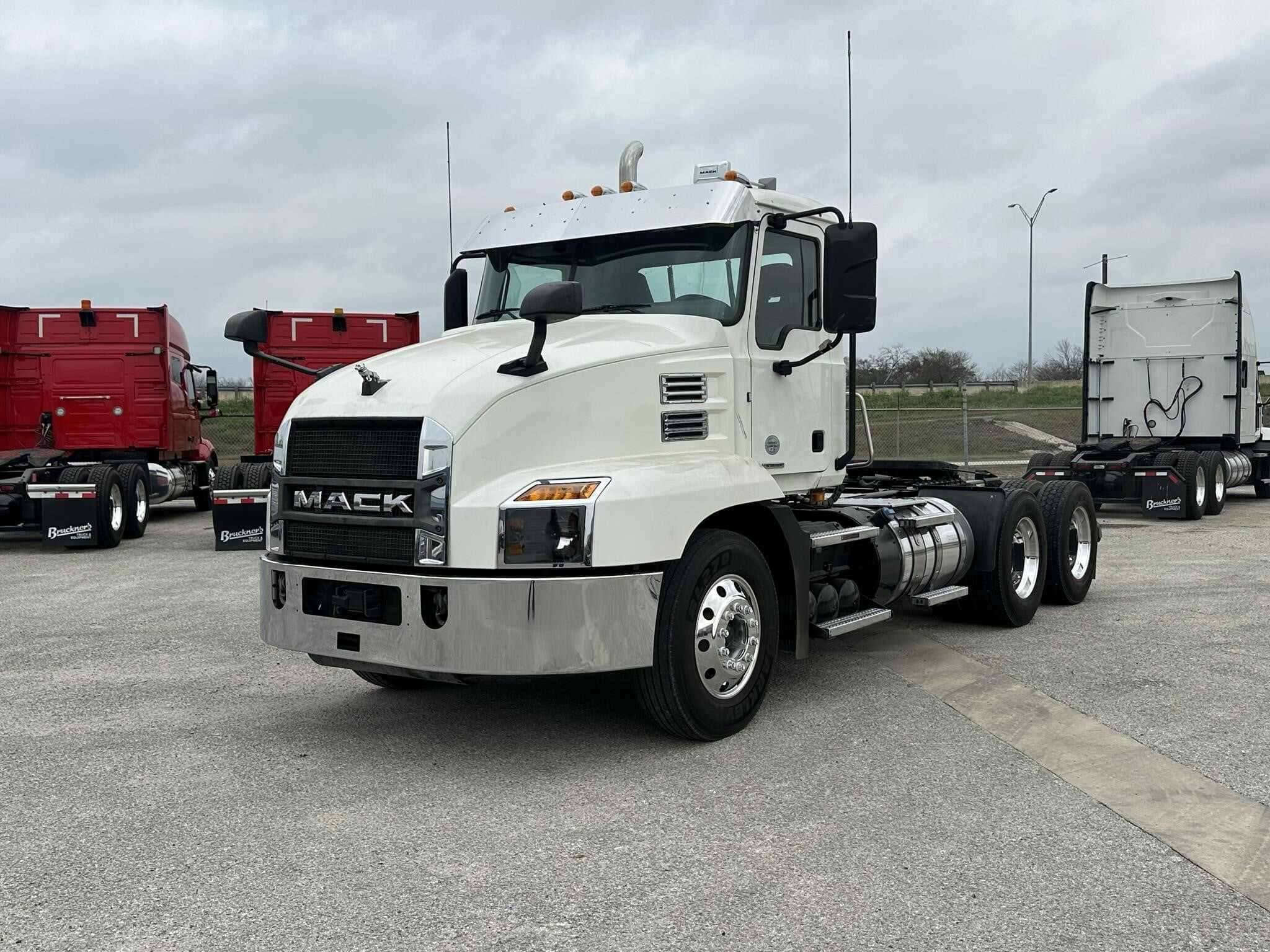 Used 2020 MACK ANTHEM Conventional - Day Cab in Tye, TX image 1