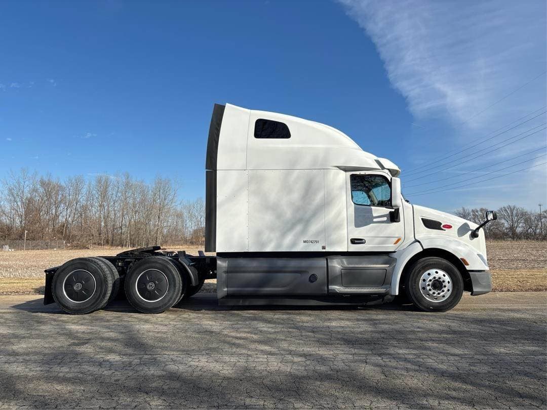 2021 Peterbilt 579 image 7