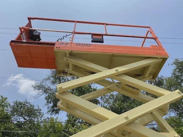 2017 JLG 2632ES image 6