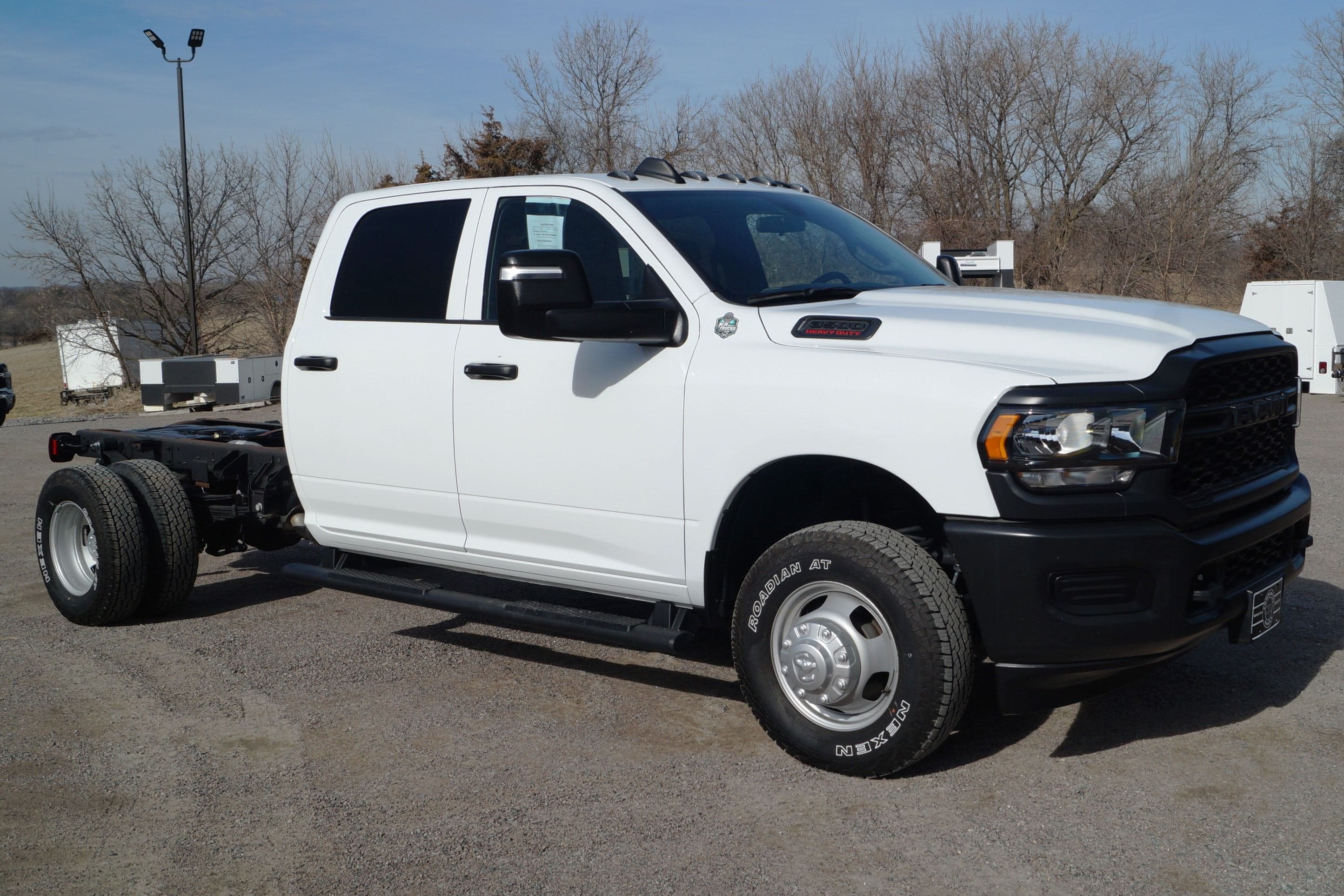 2023 RAM 3500 Tradesman - Cab Chassis - 4WD 6.4L V8 HEMI image 3