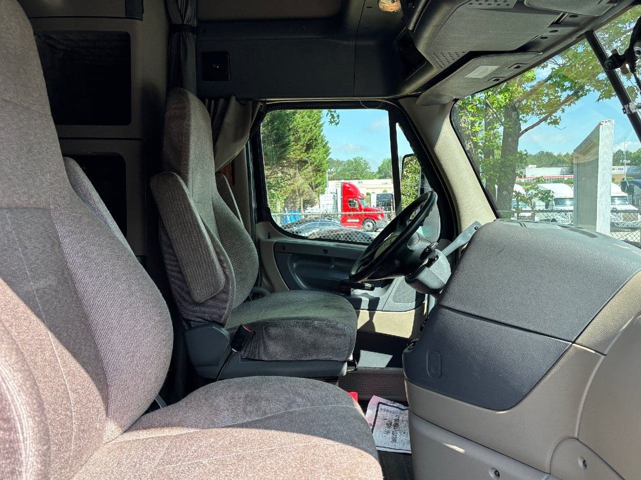2020 Freightliner Cascadia 125 image 28