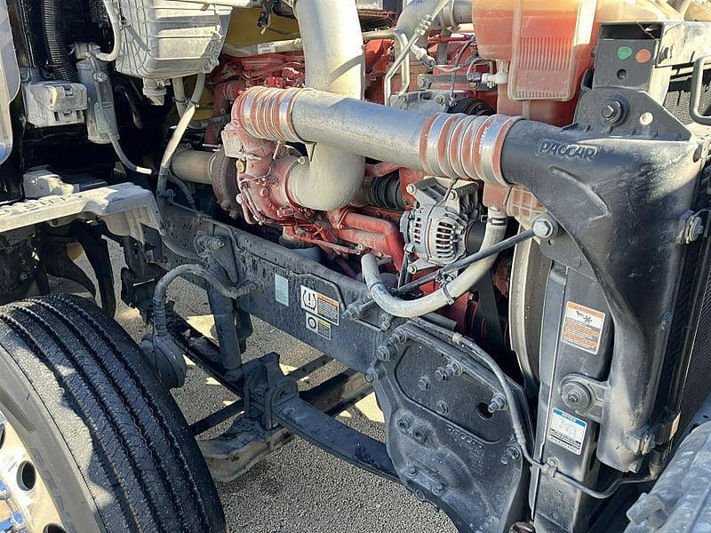 2021 Peterbilt 579 image 9