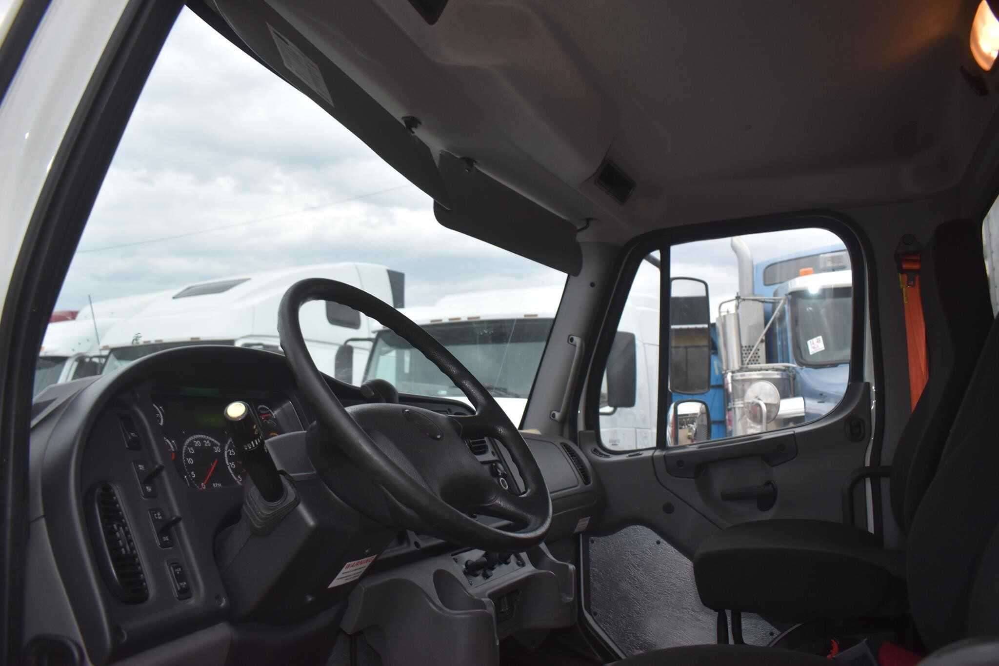 2020 Freightliner M2 image 5