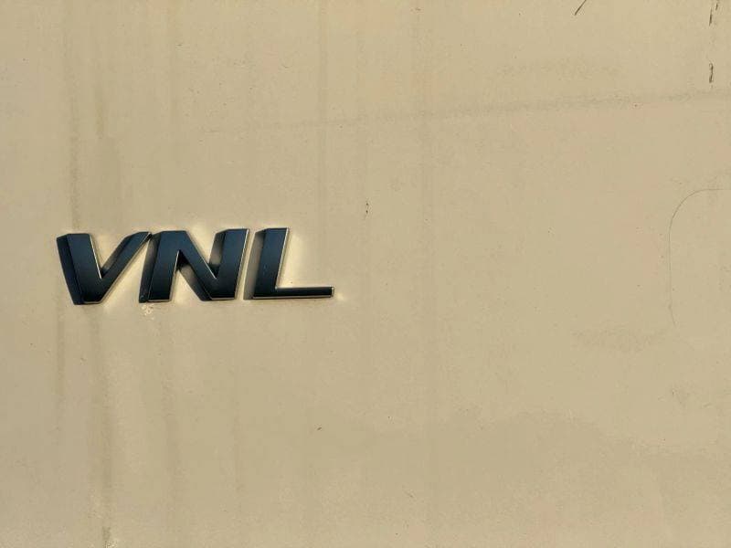 2020 Volvo VNL image 22