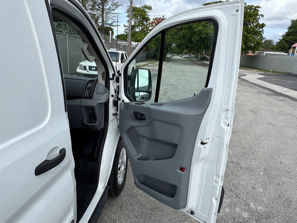 2017 Ford Transit Cargo image 37